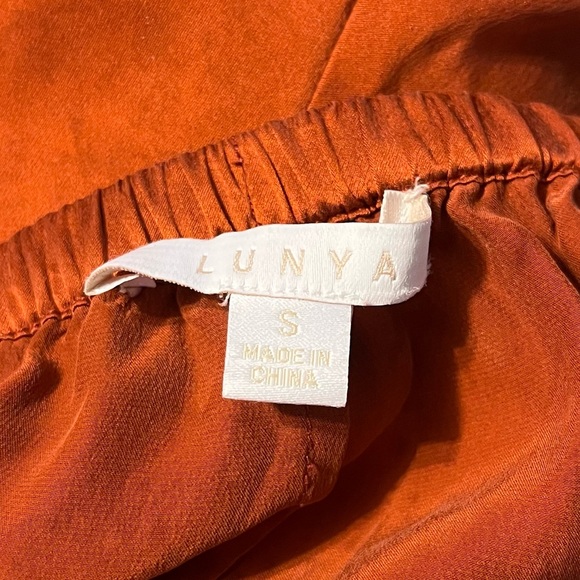 LUNYA Washable Silk Set in Ground Cinnamon - Picture 6 of 8